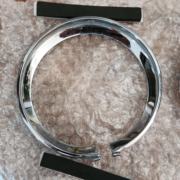 Original Harley Davidson Passing Lamp Chrome trim rings - Picture 2 of 4